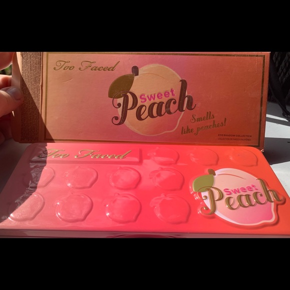 Two Faced Sweet Peach Makeup Pallet - Picture 3 of 5